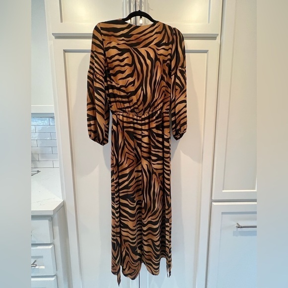 NWT. Chico’s Tiger Print Lace-up Long Sleeve Maxi Dress. US size 4. NWT. - Picture 11 of 11